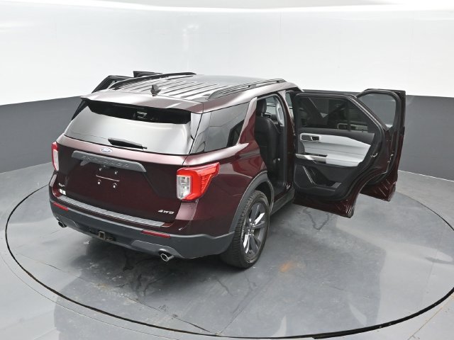 Certified 2022 Ford Explorer XLT w/ Equipment Group 202A AWD/4WD image 30