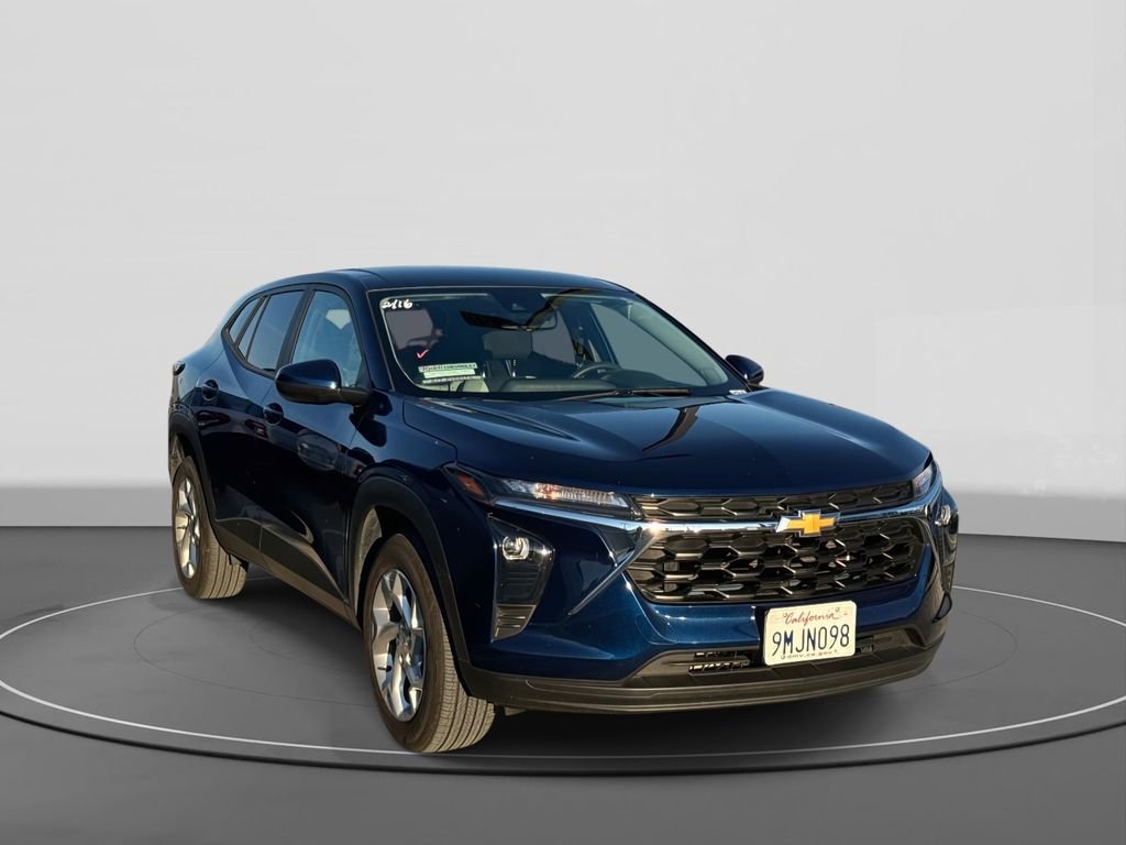 Used 2024 Chevrolet Trax LS w/ LS Convenience Package image 8