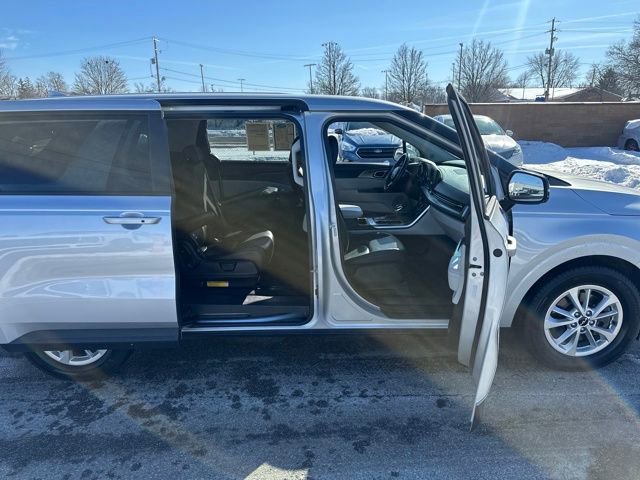 Used 2022 Kia Carnival LX image 22