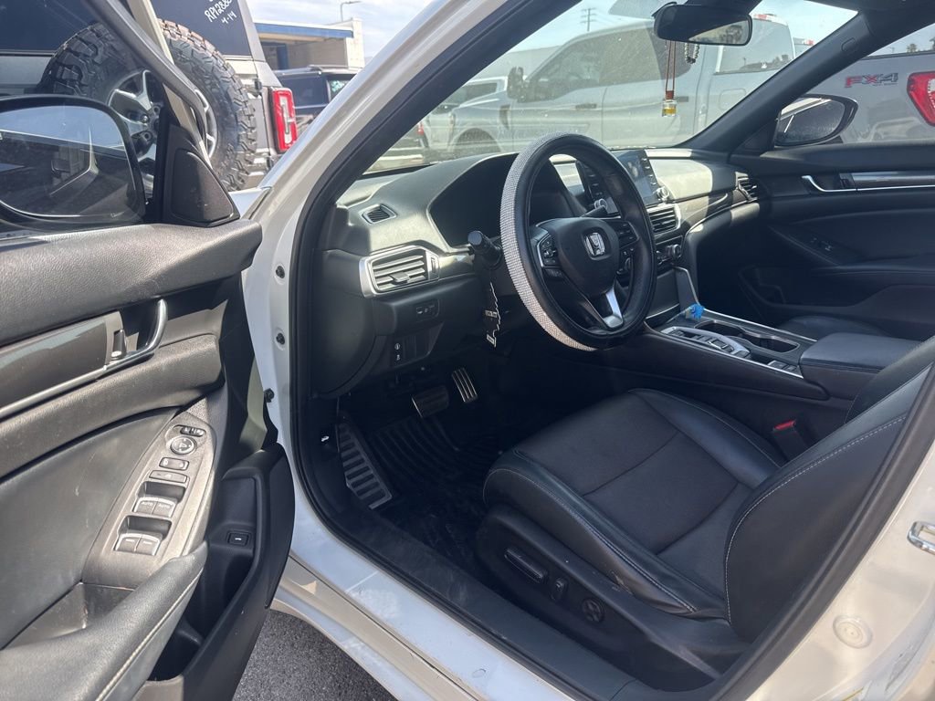 Used 2018 Honda Accord Sport image 4