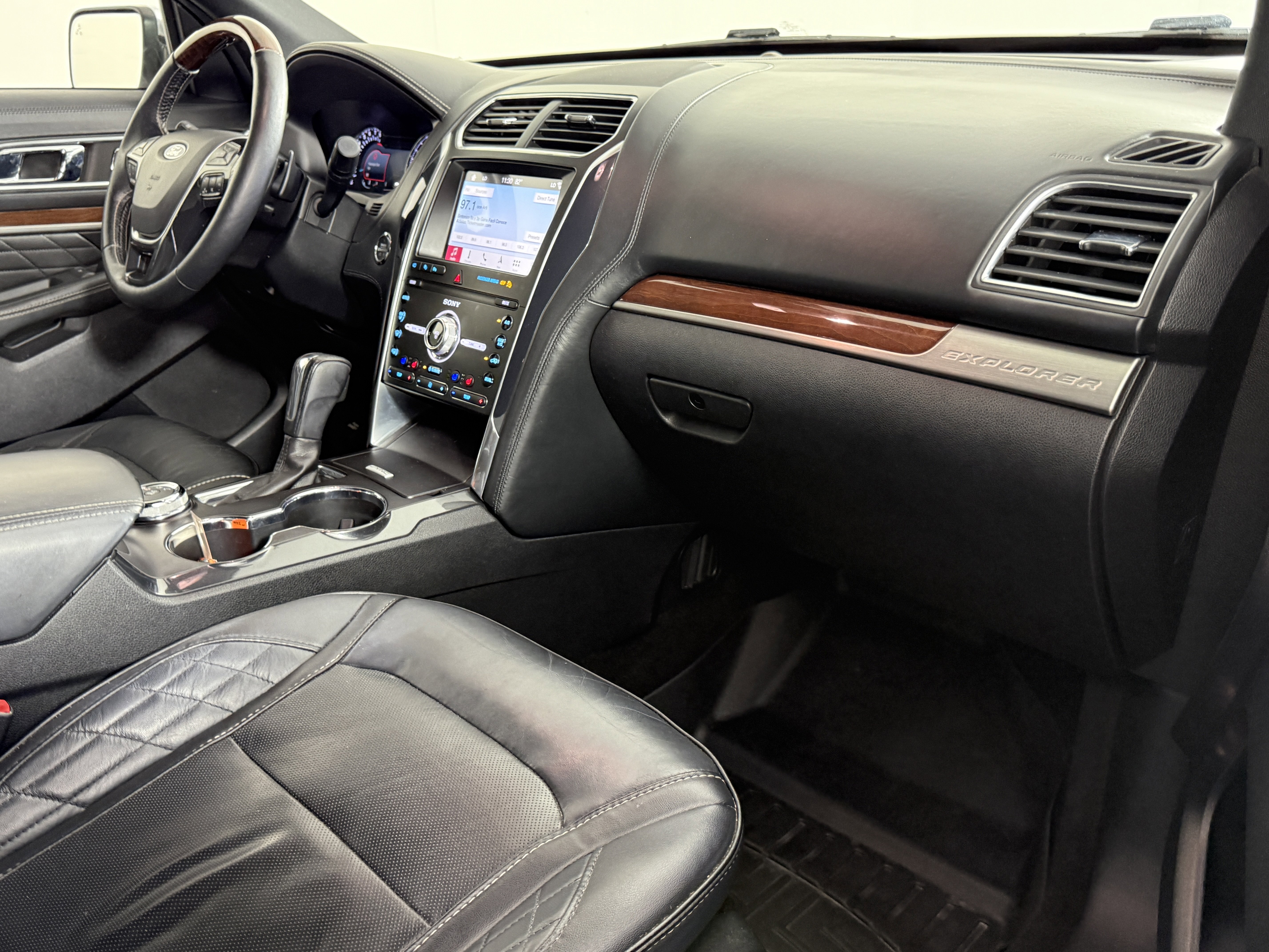 Certified 2019 Ford Explorer Platinum image 9