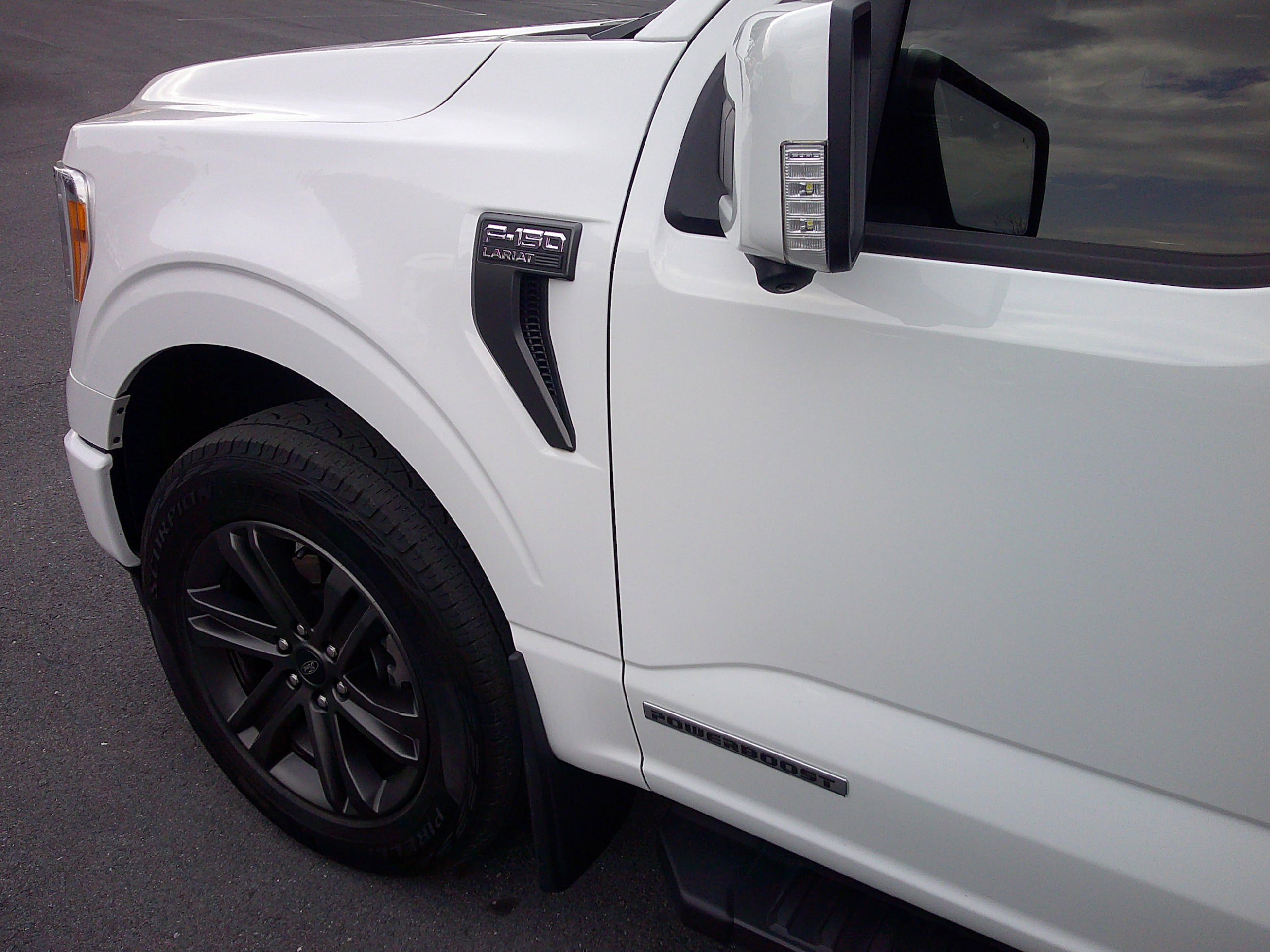 Certified 2022 Ford F150 Lariat w/ Max Trailer Tow Package AWD/4WD image 6