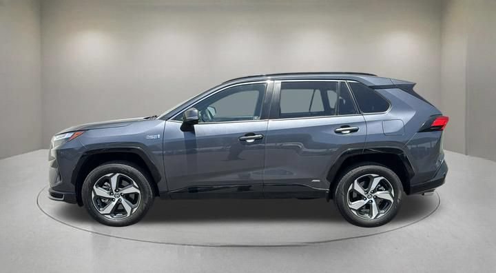 Used 2024 Toyota RAV4 SE w/ Weather & Moonroof Package AWD/4WD image 5