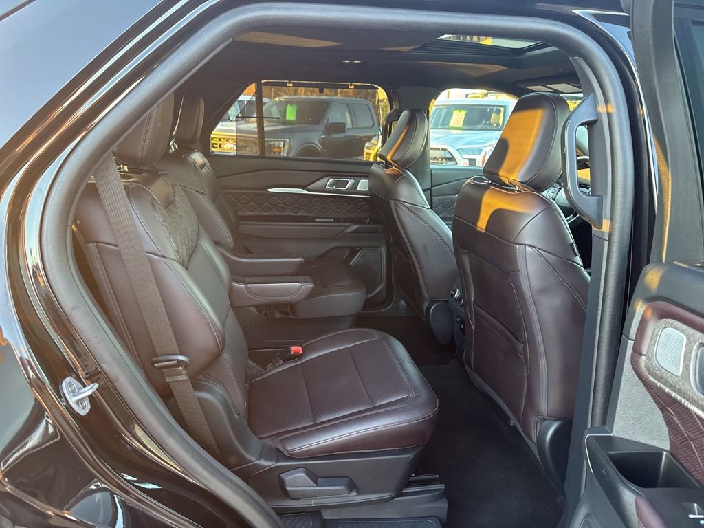 Certified 2025 Ford Explorer Platinum w/ Ultimate Package image 46