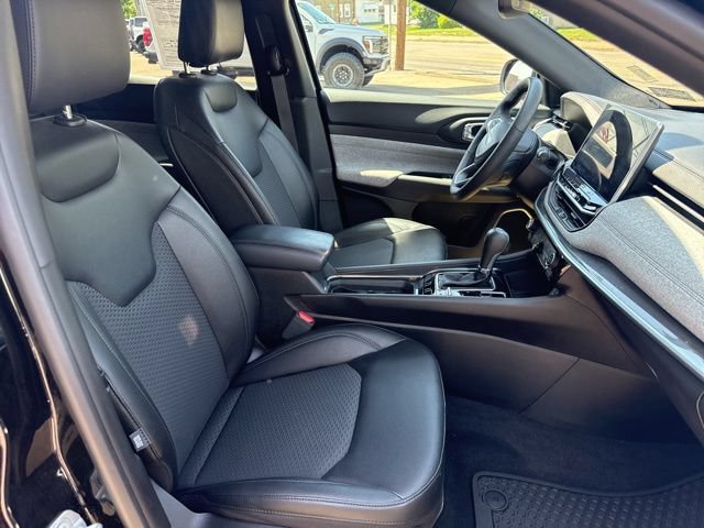 Used 2024 Jeep Compass Latitude w/ Convenience Group AWD/4WD image 30