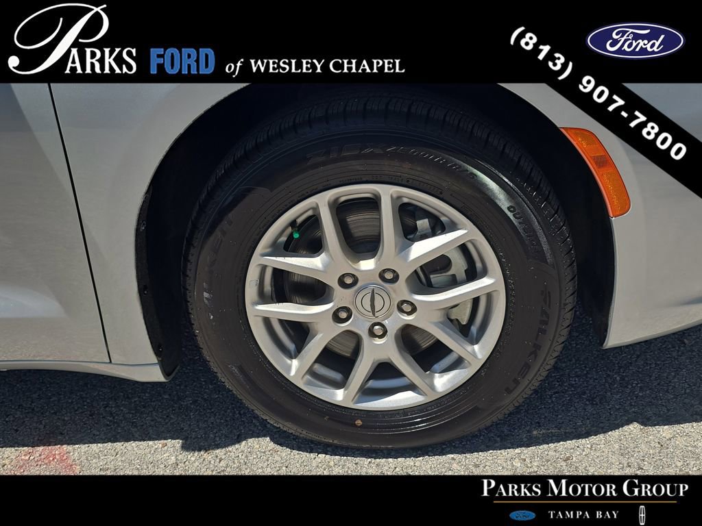 Used 2024 Chrysler Pacifica Touring-L FWD image 34
