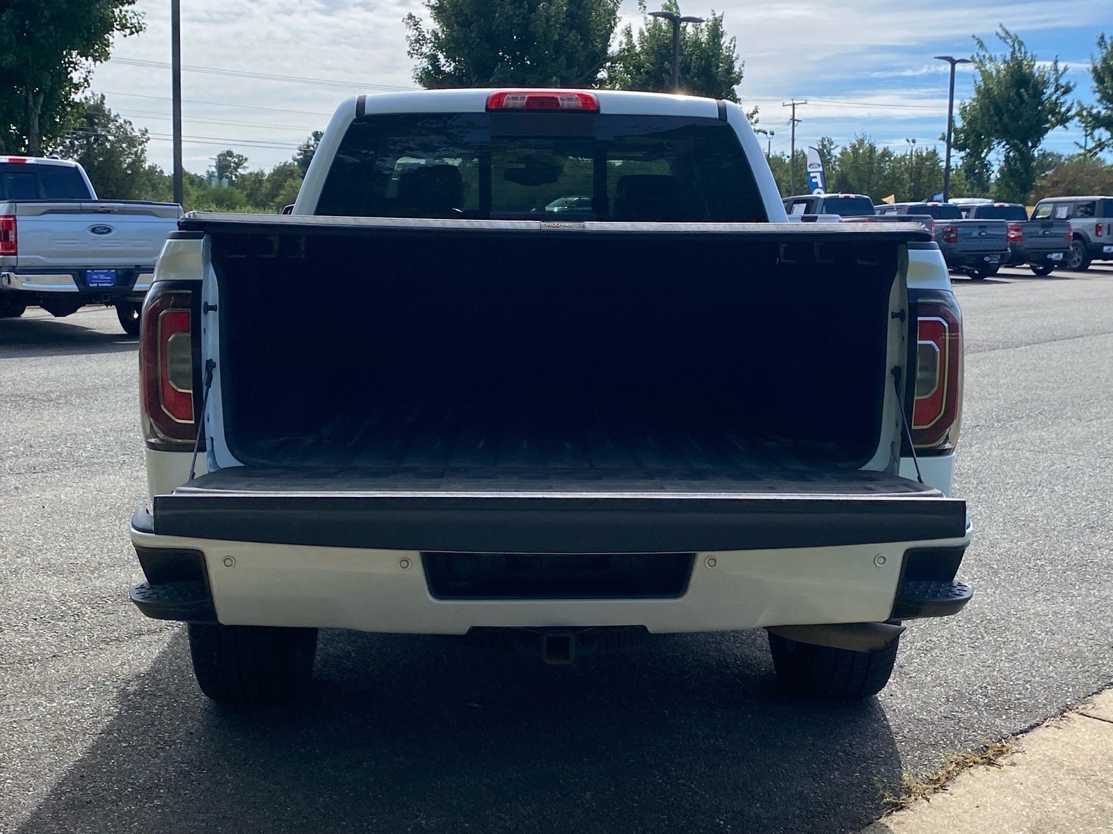 Used 2017 GMC Sierra 1500 Denali AWD/4WD image 5