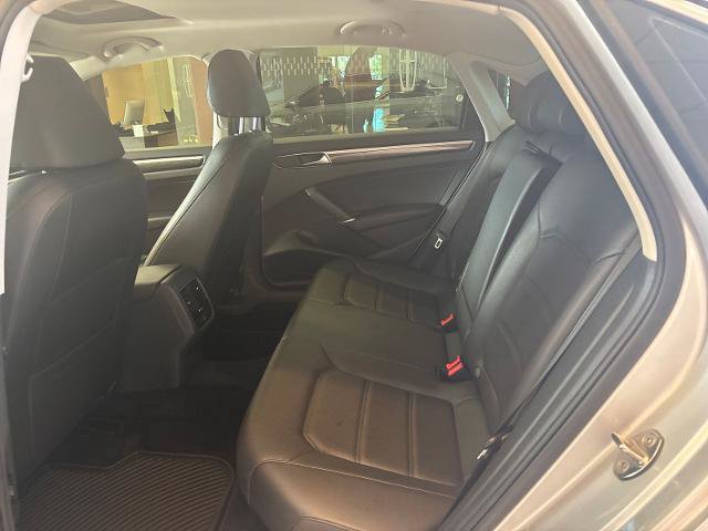 Used 2018 Volkswagen Passat 2.0T SE FWD image 11