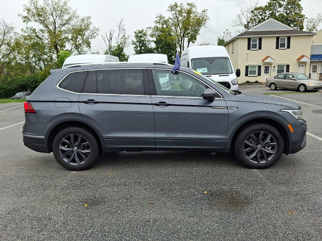 Used 2023 Volkswagen Tiguan SE w/ Panoramic Sunroof Package AWD/4WD image 12
