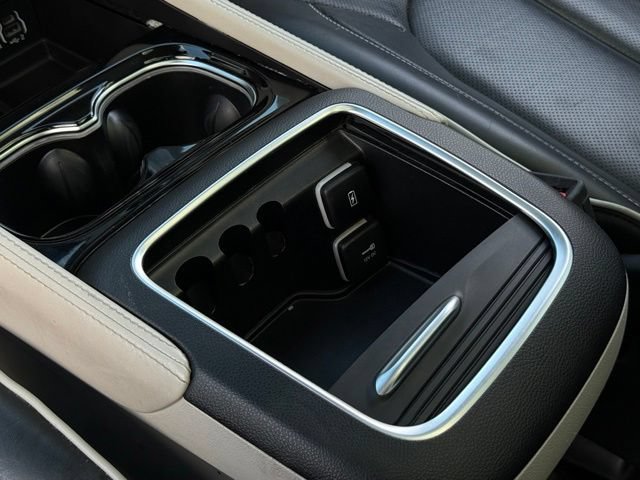 Used 2023 Chrysler Pacifica Limited FWD image 32