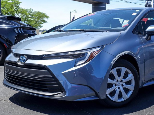 Used 2025 Toyota Corolla LE FWD image 3