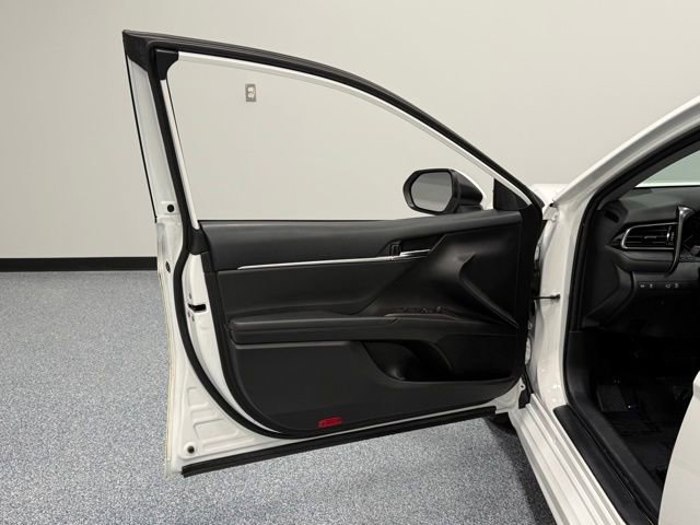 Used 2023 Toyota Camry SE FWD image 13
