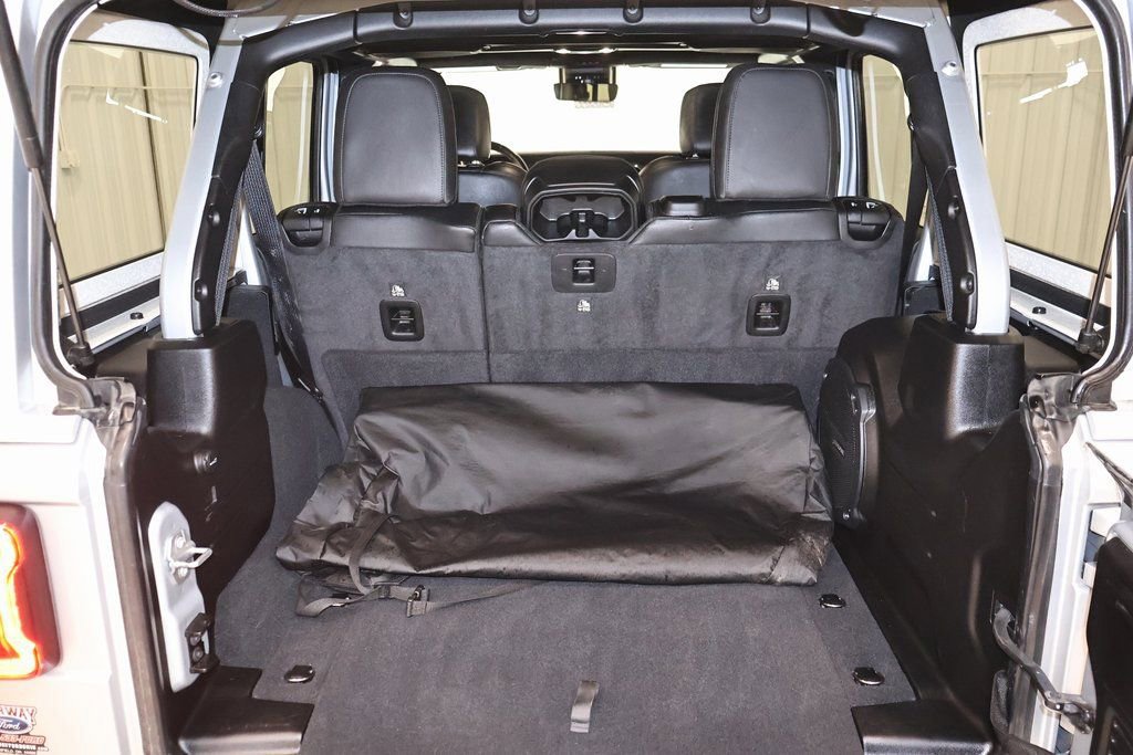 Used 2022 Jeep Wrangler Unlimited Sahara image 37