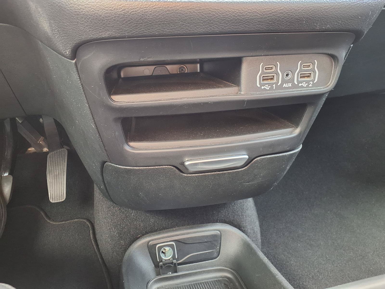 Used 2025 Chrysler Pacifica Select FWD image 27