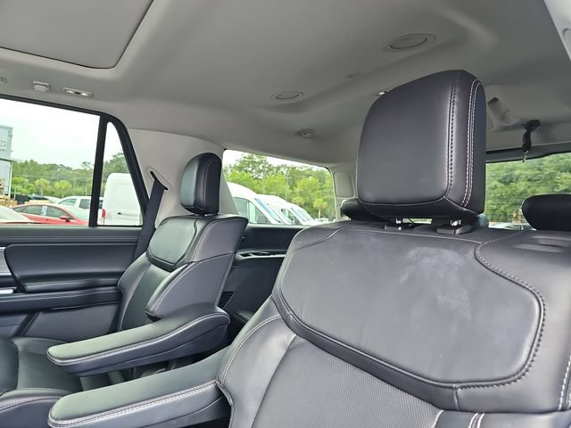 Certified 2025 Ford Expedition Platinum AWD/4WD image 19
