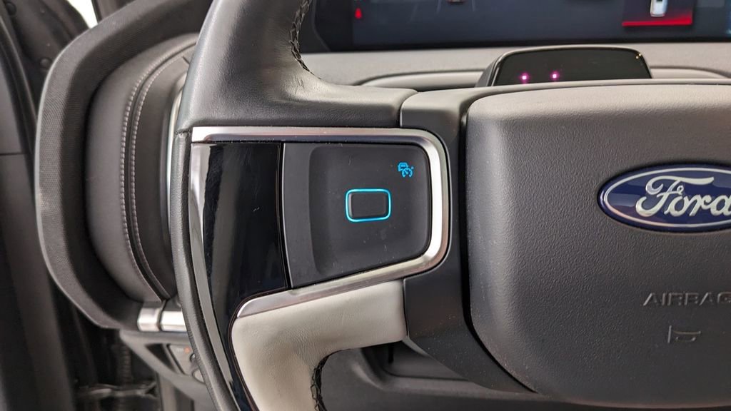 Certified 2025 Ford Expedition Platinum image 33