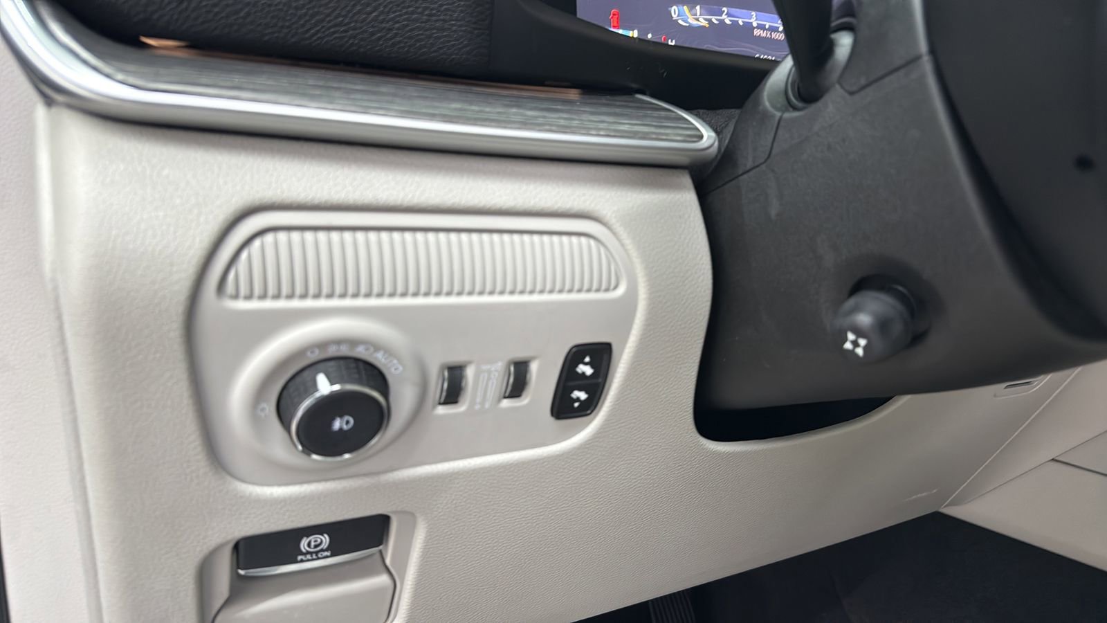 Used 2024 Jeep Wagoneer L Series II RWD image 17