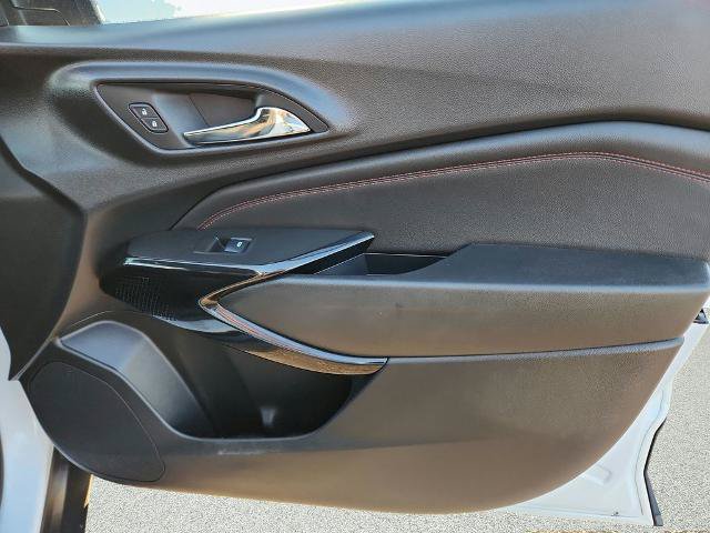 Used 2025 Chevrolet Trax RS w/ Sunroof Package FWD image 25