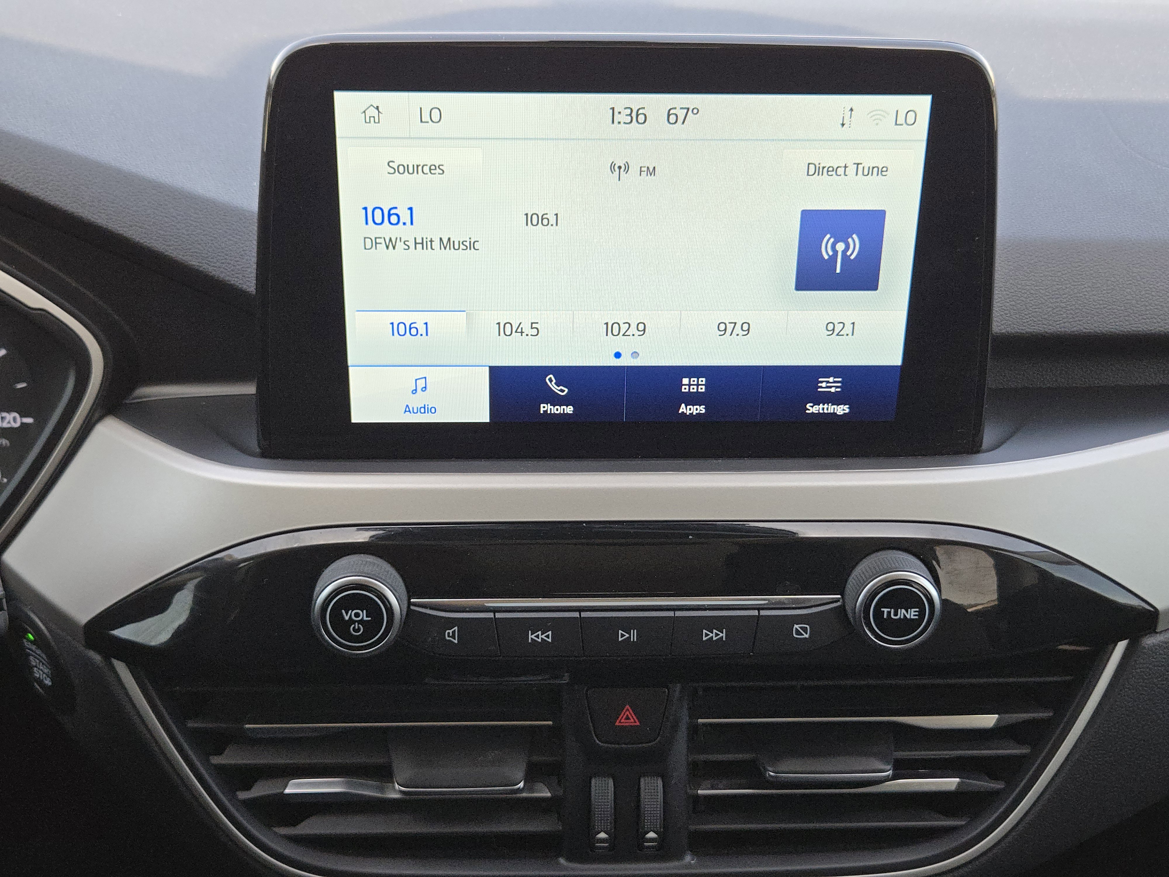 Certified 2022 Ford Escape SE w/ SE Sport Appearance Package image 16