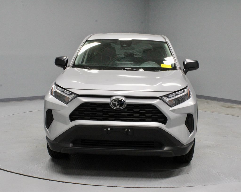 Used 2025 Toyota RAV4 LE AWD/4WD image 6