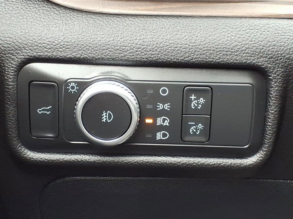 Certified 2022 Ford Explorer Limited w/ Equipment Group 301A image 15