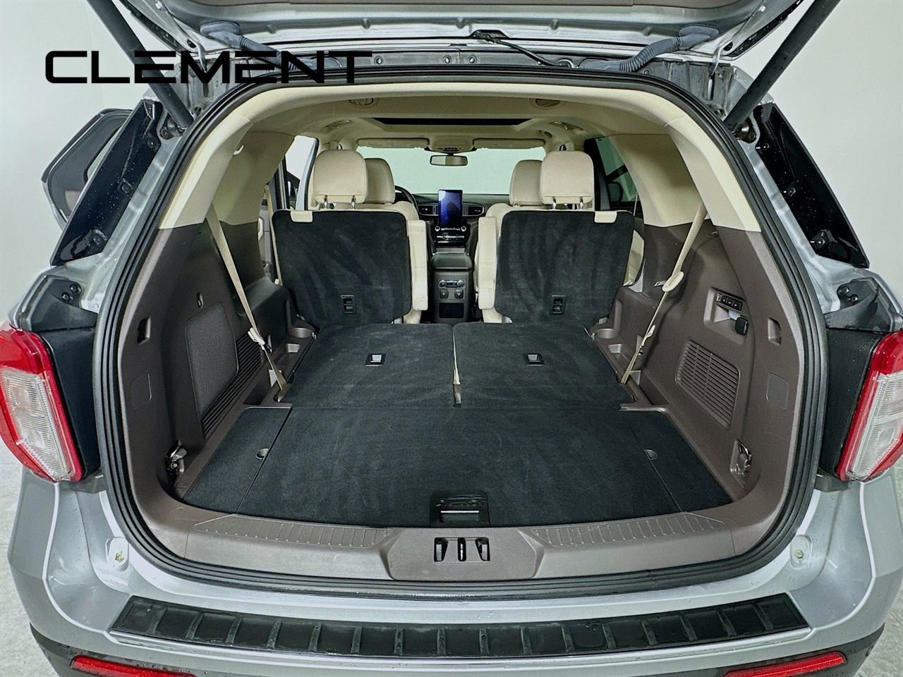 Certified 2021 Ford Explorer Platinum w/ Equipment Group 601A image 11