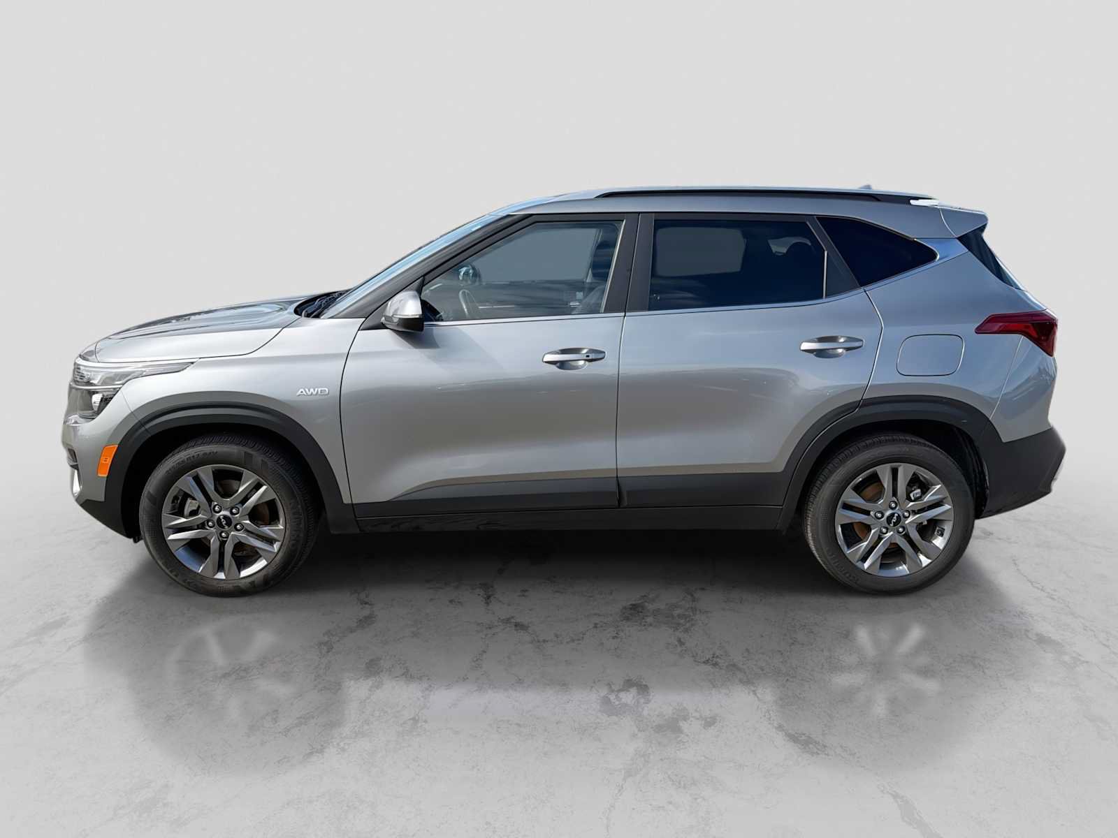 Used 2023 Kia Seltos S w/ Navigation Package AWD/4WD image 3