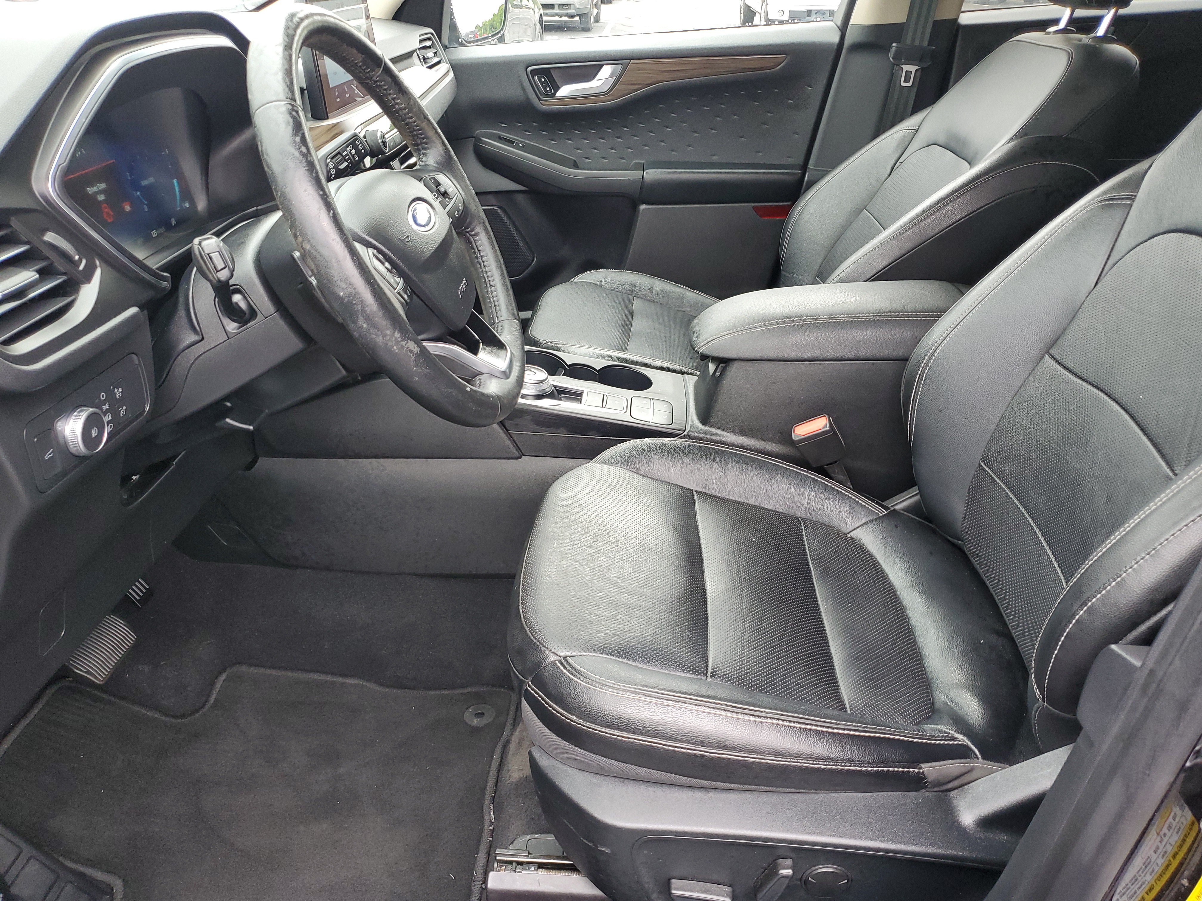 Certified 2020 Ford Escape Titanium AWD/4WD image 18