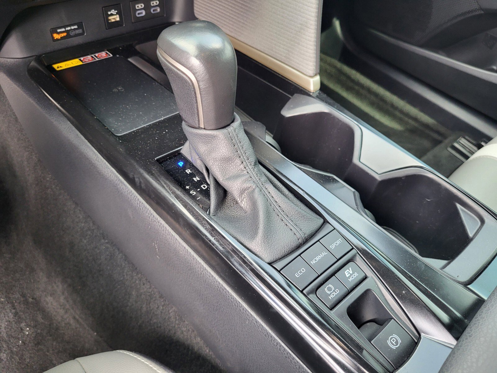 Used 2025 Toyota Camry SE w/ Convenience Package FWD image 25