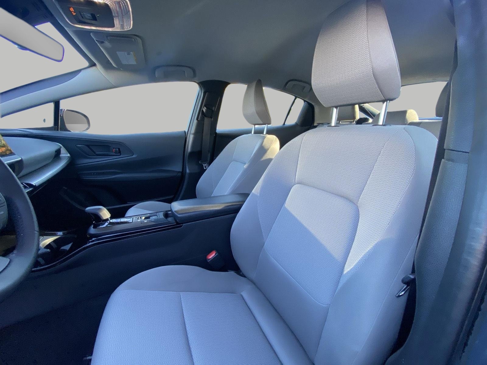 Used 2024 Toyota Prius LE AWD/4WD image 10