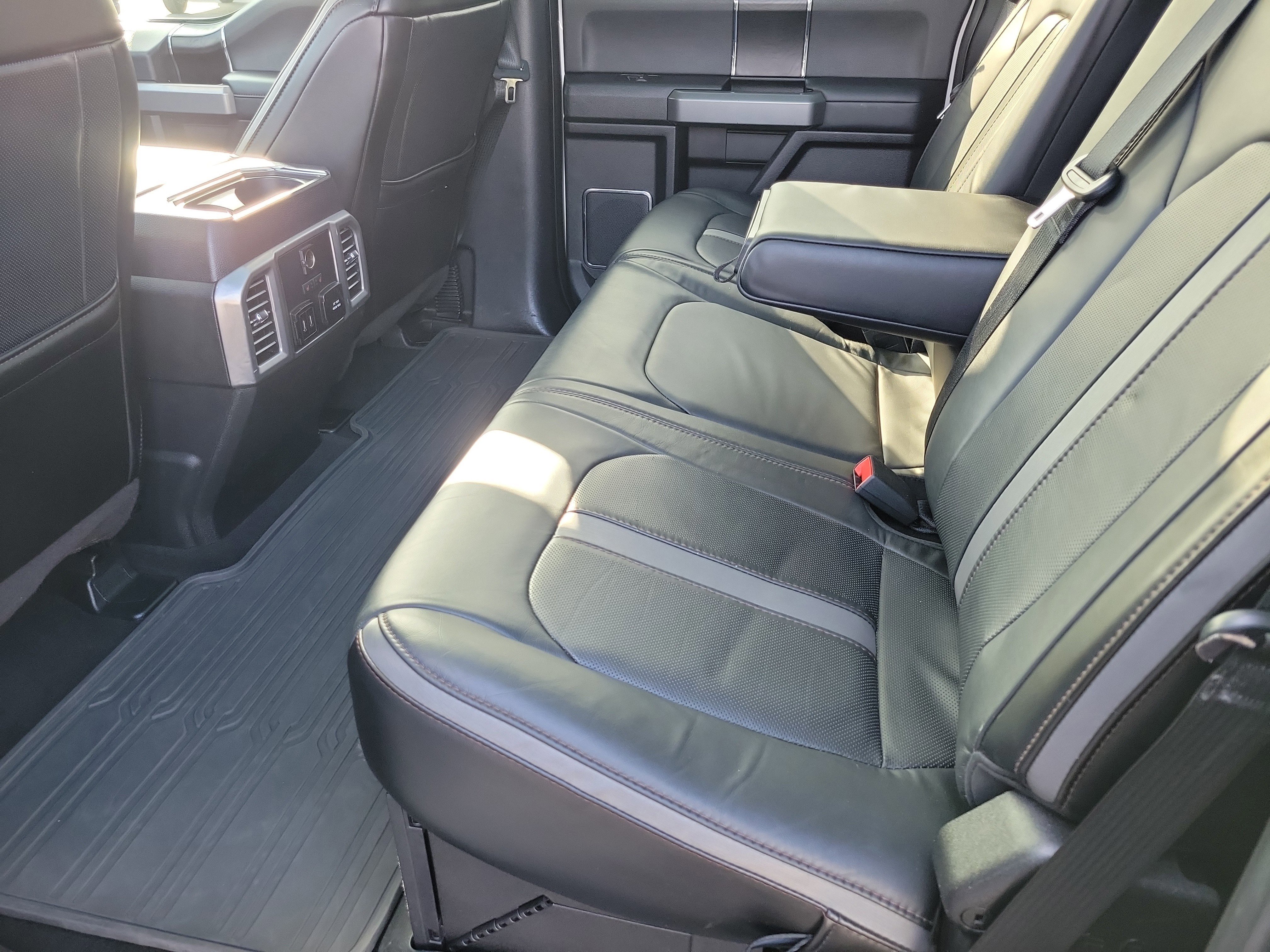 Certified 2019 Ford F350 Platinum w/ Platinum Ultimate Package AWD/4WD image 15