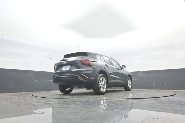 Used 2025 Chevrolet Trax LS w/ LS Convenience Package image 28