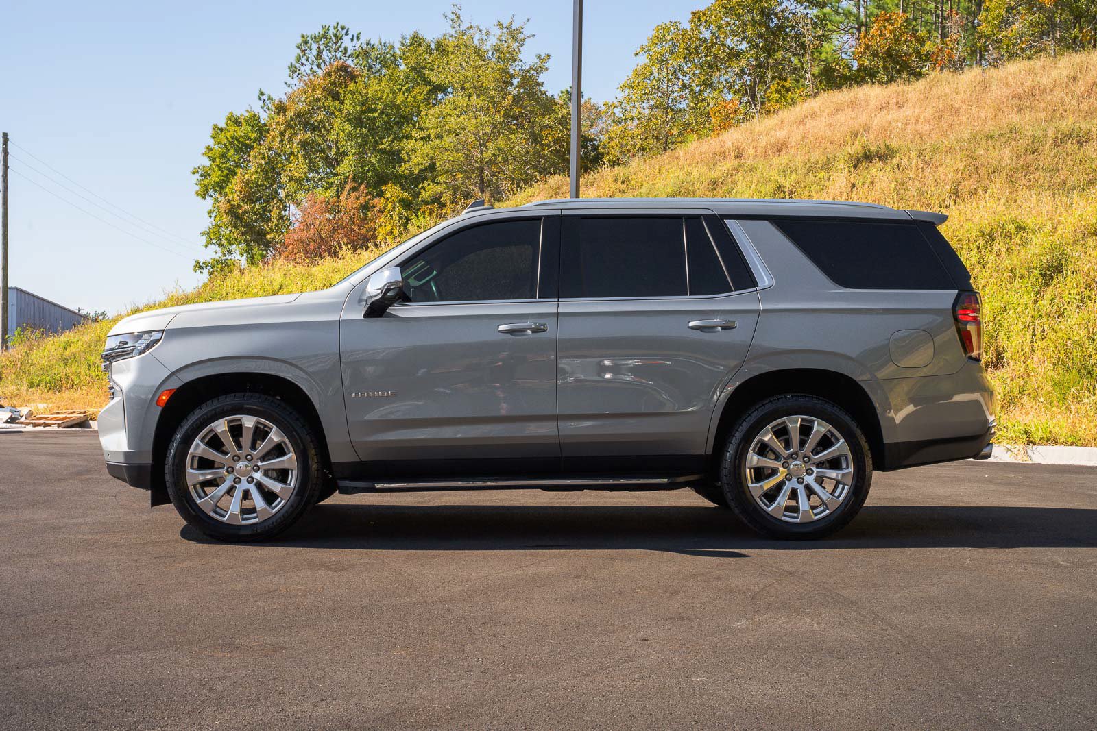 Used 2024 Chevrolet Tahoe Premier w/ Premium Package RWD image 9