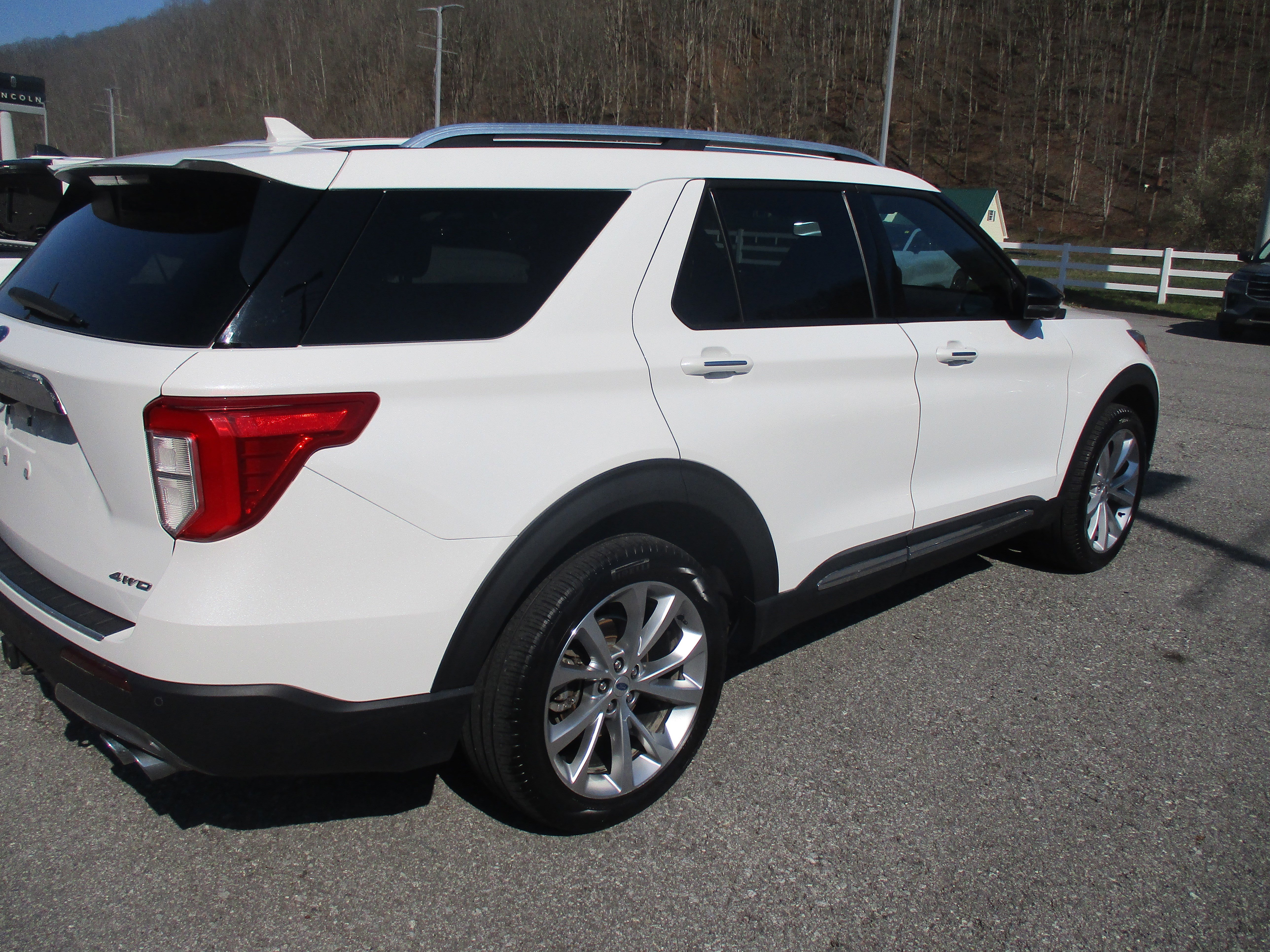 Certified 2023 Ford Explorer Platinum w/ Technology Package AWD/4WD image 4