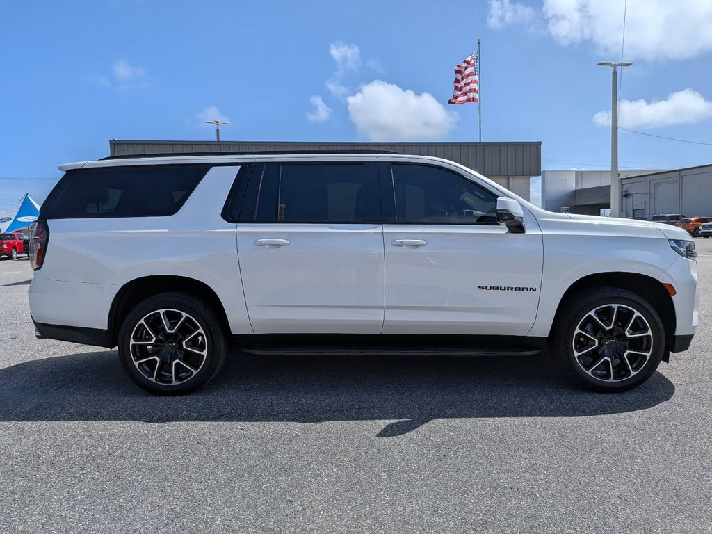 Used 2022 Chevrolet Suburban RST w/ Sport Performance Package image 7