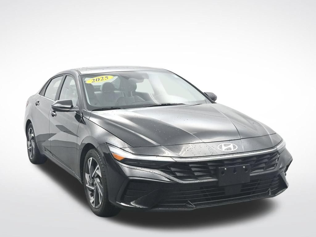 Used 2025 Hyundai Elantra Limited FWD image 3