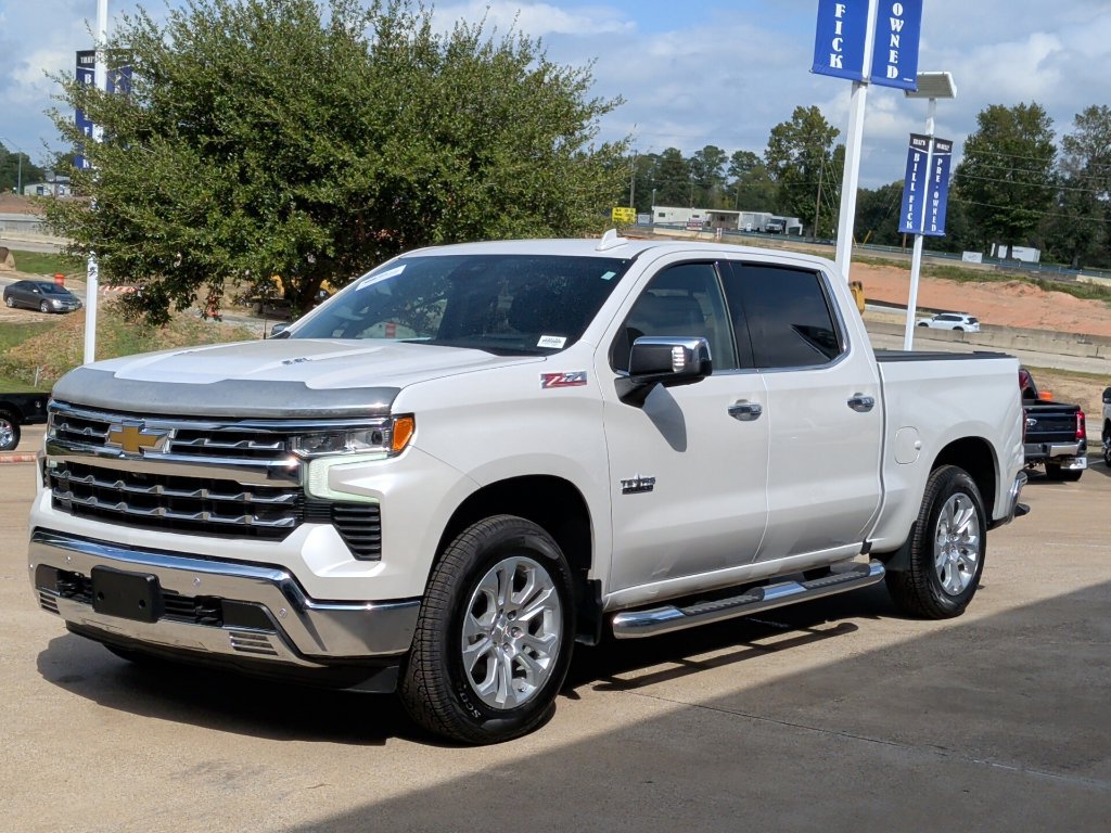 Used 2023 Chevrolet Silverado 1500 LTZ w/ Technology Package AWD/4WD image 7