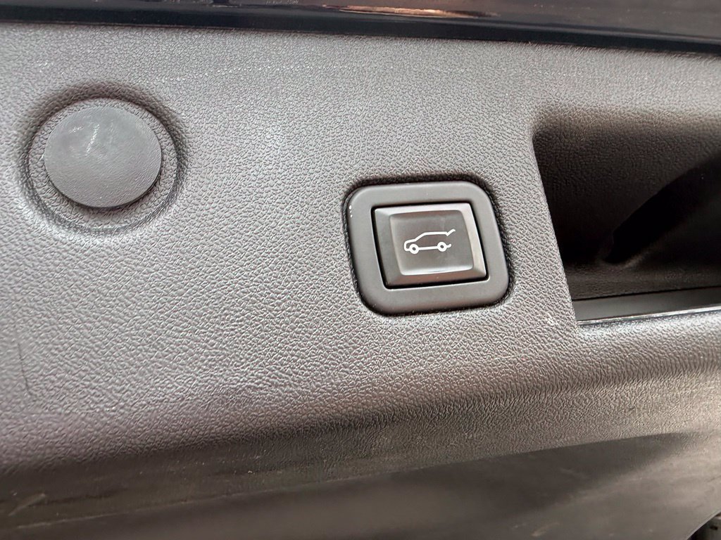 Used 2020 Chevrolet Equinox LT w/ Driver Convenience Package FWD image 35