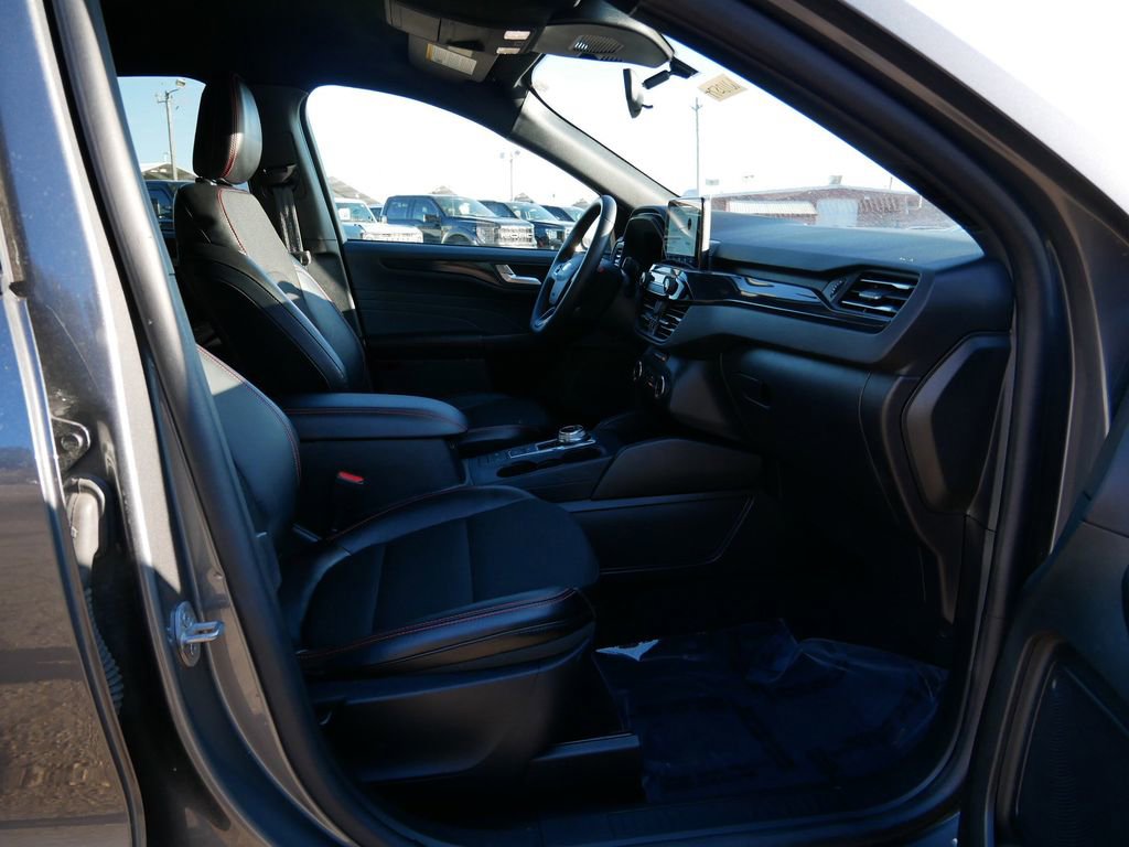 Certified 2025 Ford Escape ST-Line AWD/4WD image 8