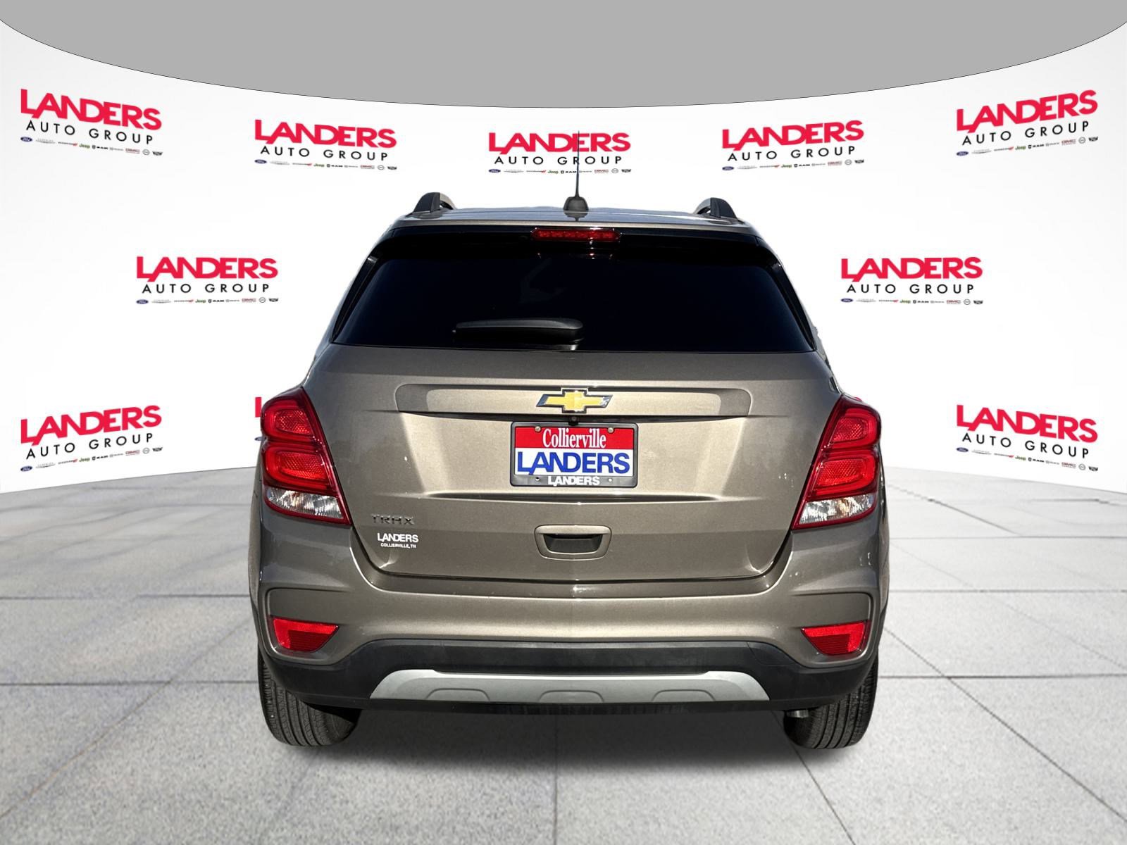 Used 2022 Chevrolet Trax LT w/ LT Convenience Package image 4