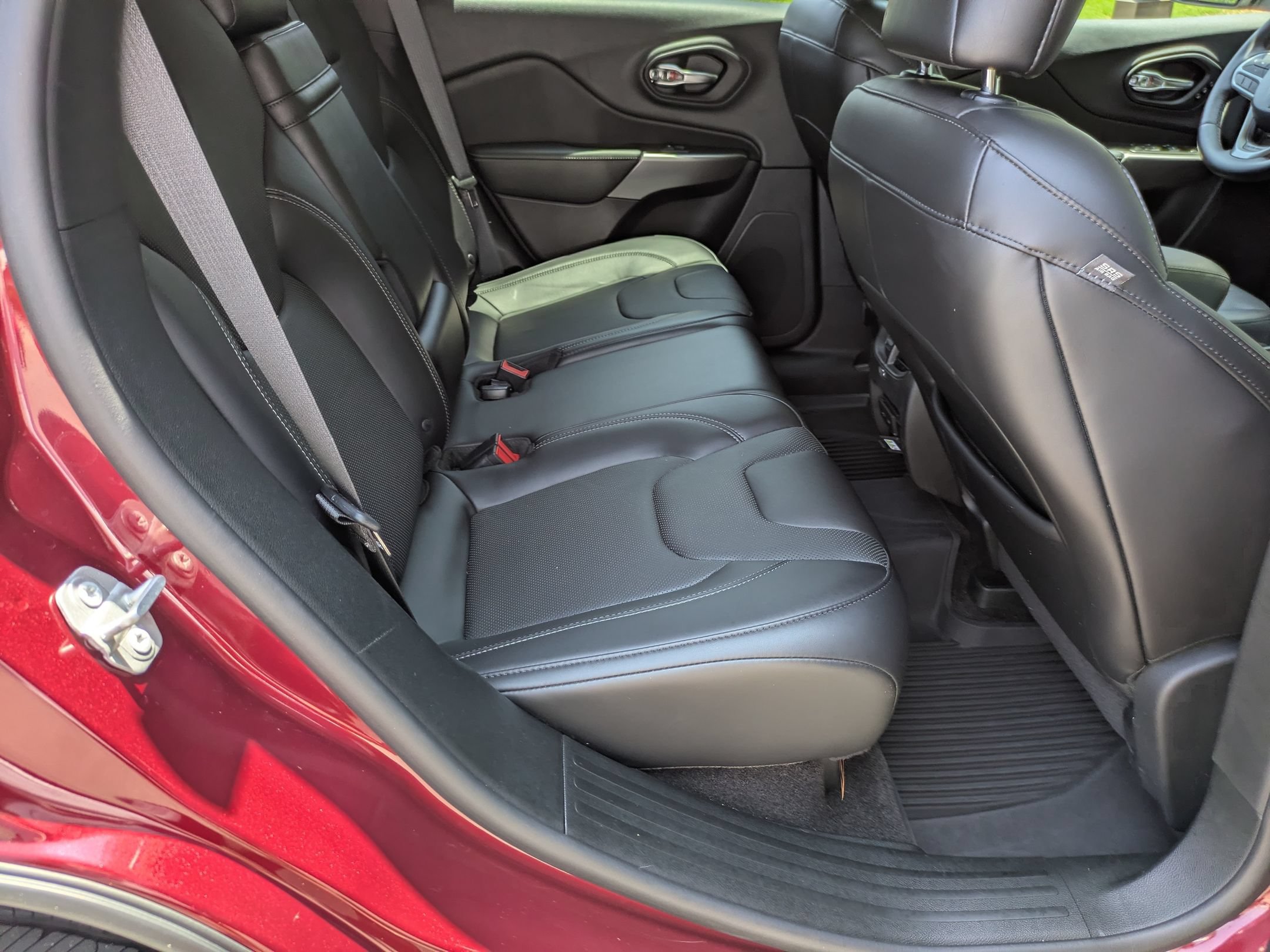 Used 2019 Jeep Cherokee Limited AWD/4WD image 38