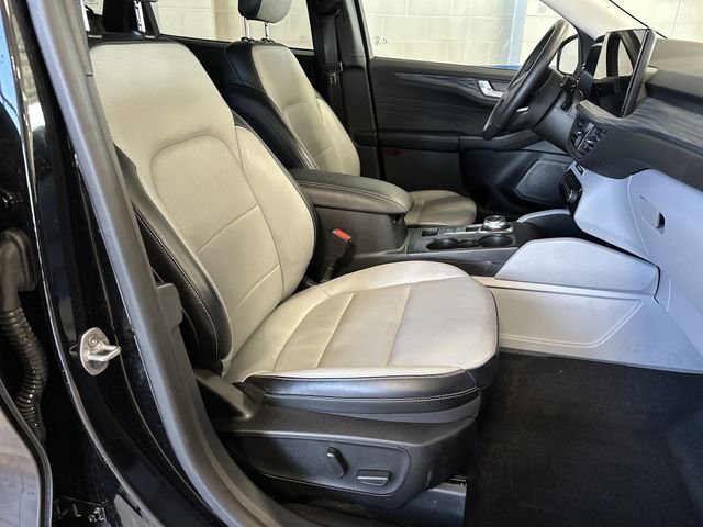Certified 2023 Ford Escape Platinum image 31