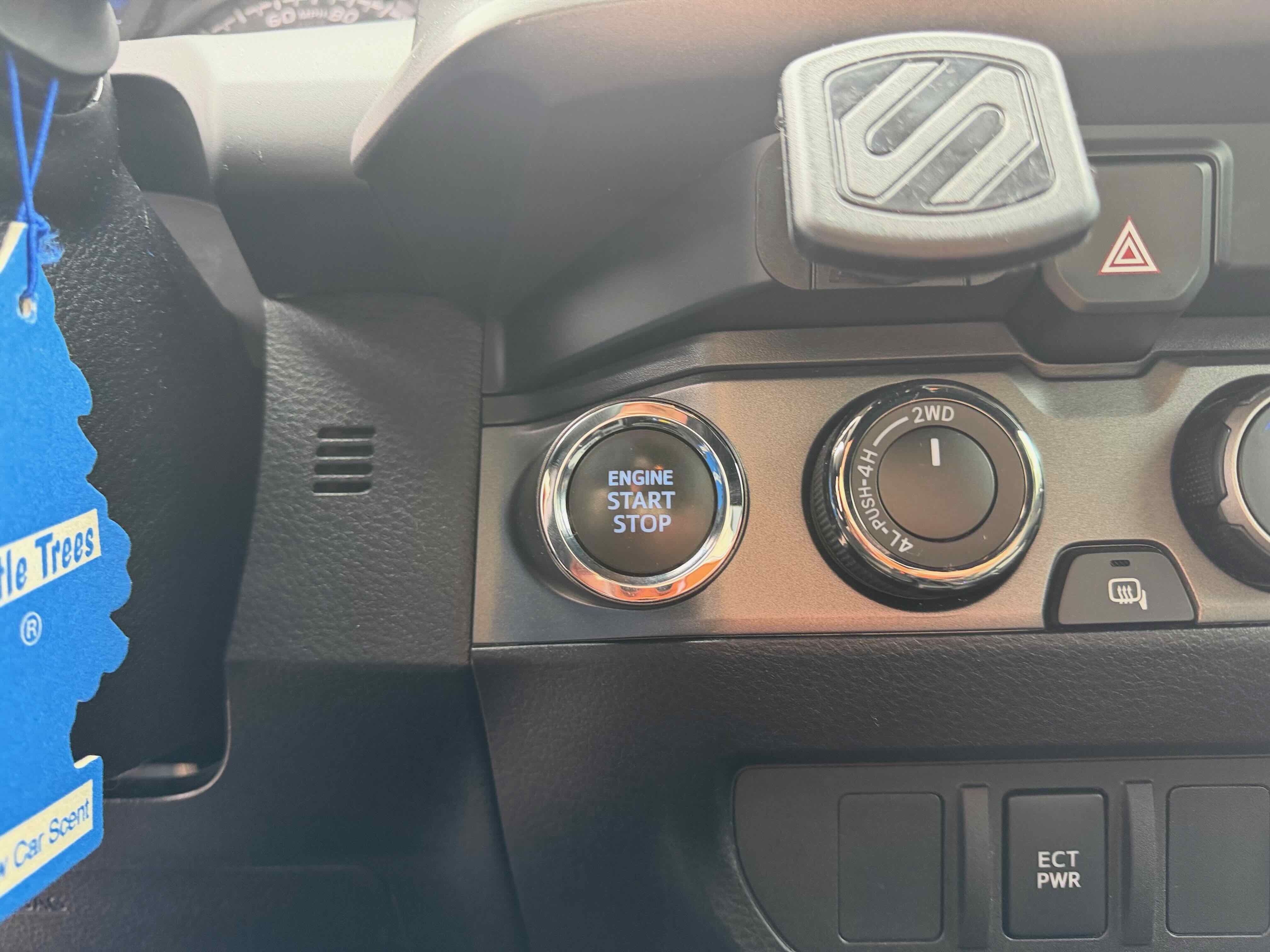 Used 2022 Toyota Tacoma TRD Off-Road image 25