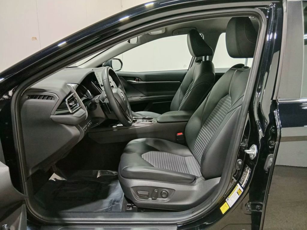 Used 2022 Toyota Camry SE w/ Cold Weather Package FWD image 16