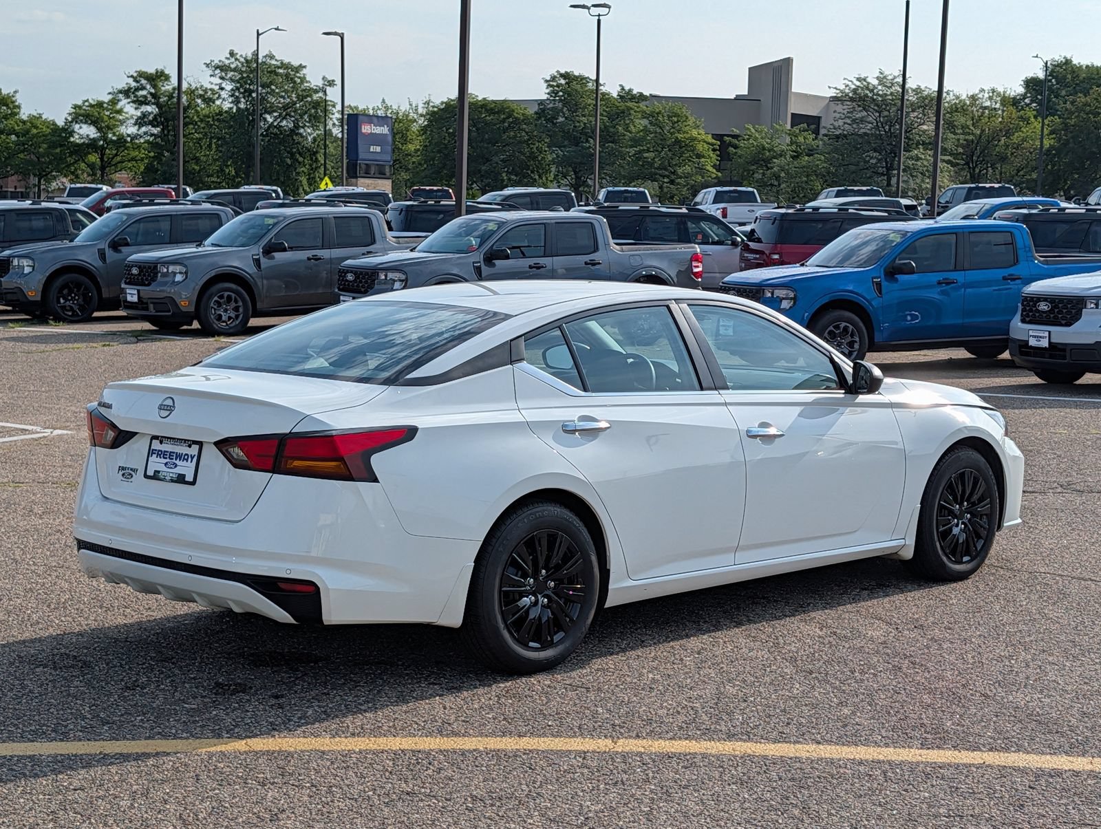 Used 2024 Nissan Altima 2.5 S FWD image 7