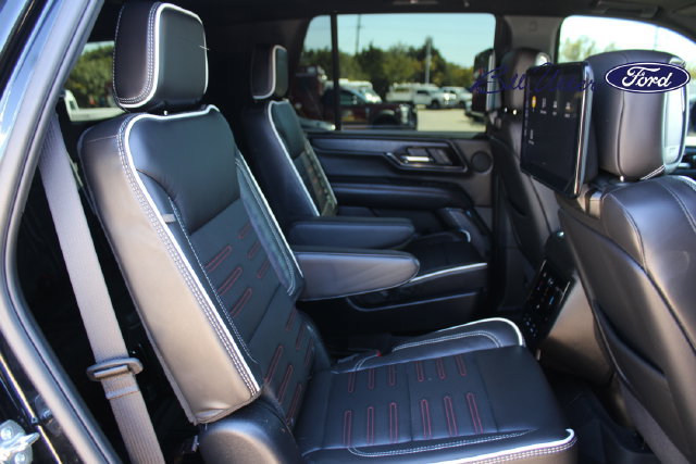 Used 2025 GMC Yukon AT4 Ultimate w/ LPO, Floor Liner Package AWD/4WD image 13