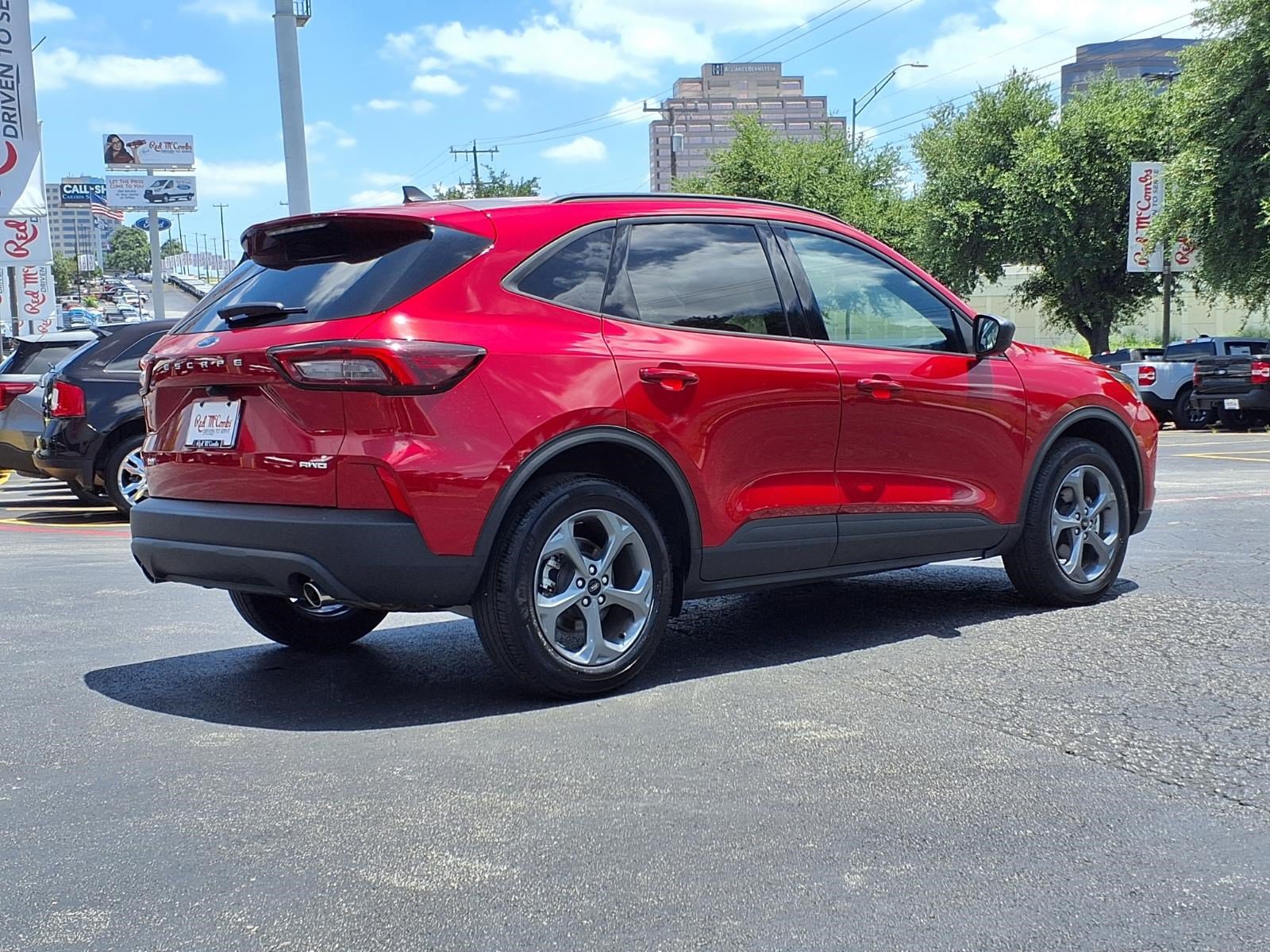 Certified 2025 Ford Escape ST-Line AWD/4WD image 6