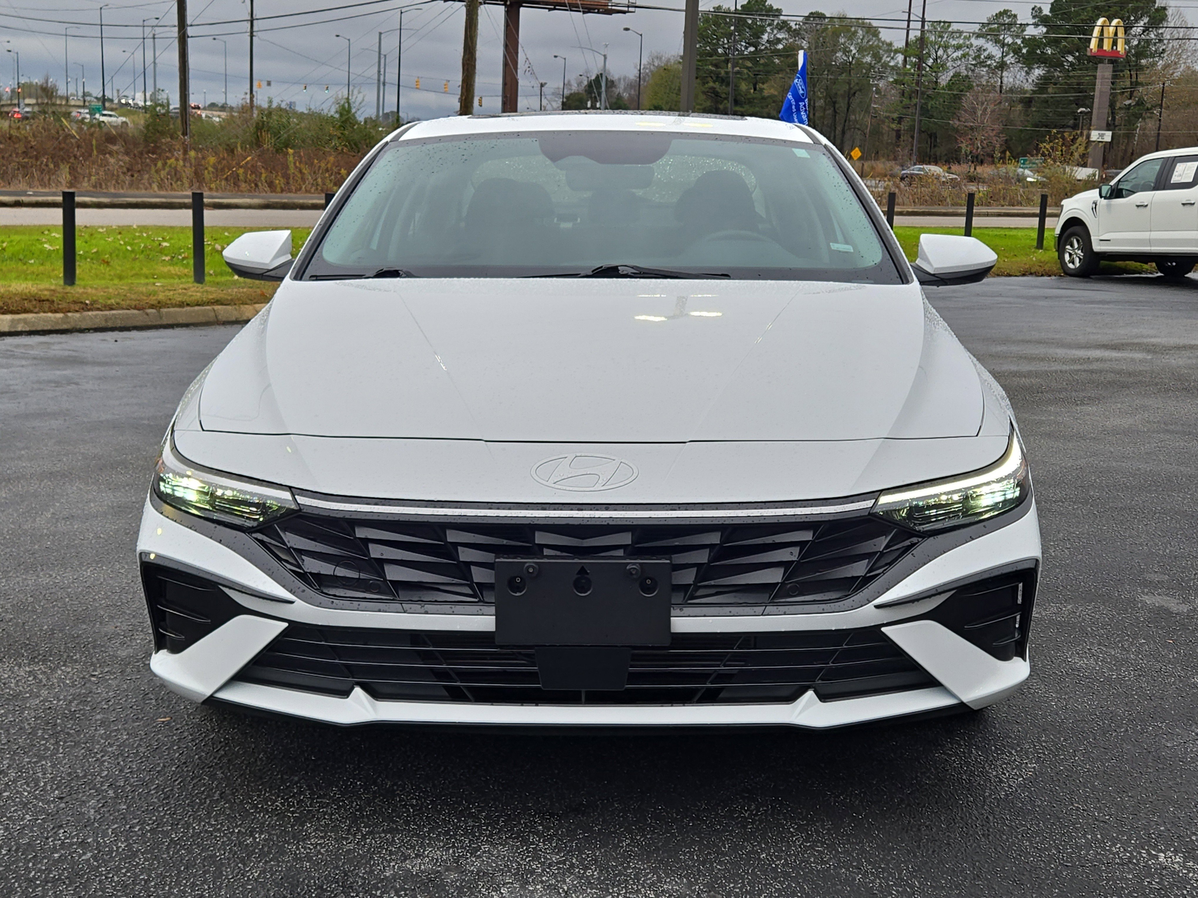 Used 2025 Hyundai Elantra SEL image 3