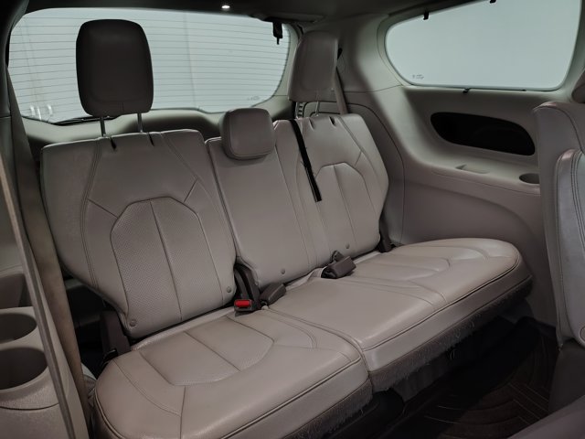 Used 2021 Chrysler Pacifica Touring-L w/ Uconnect Theater Family Group FWD image 34