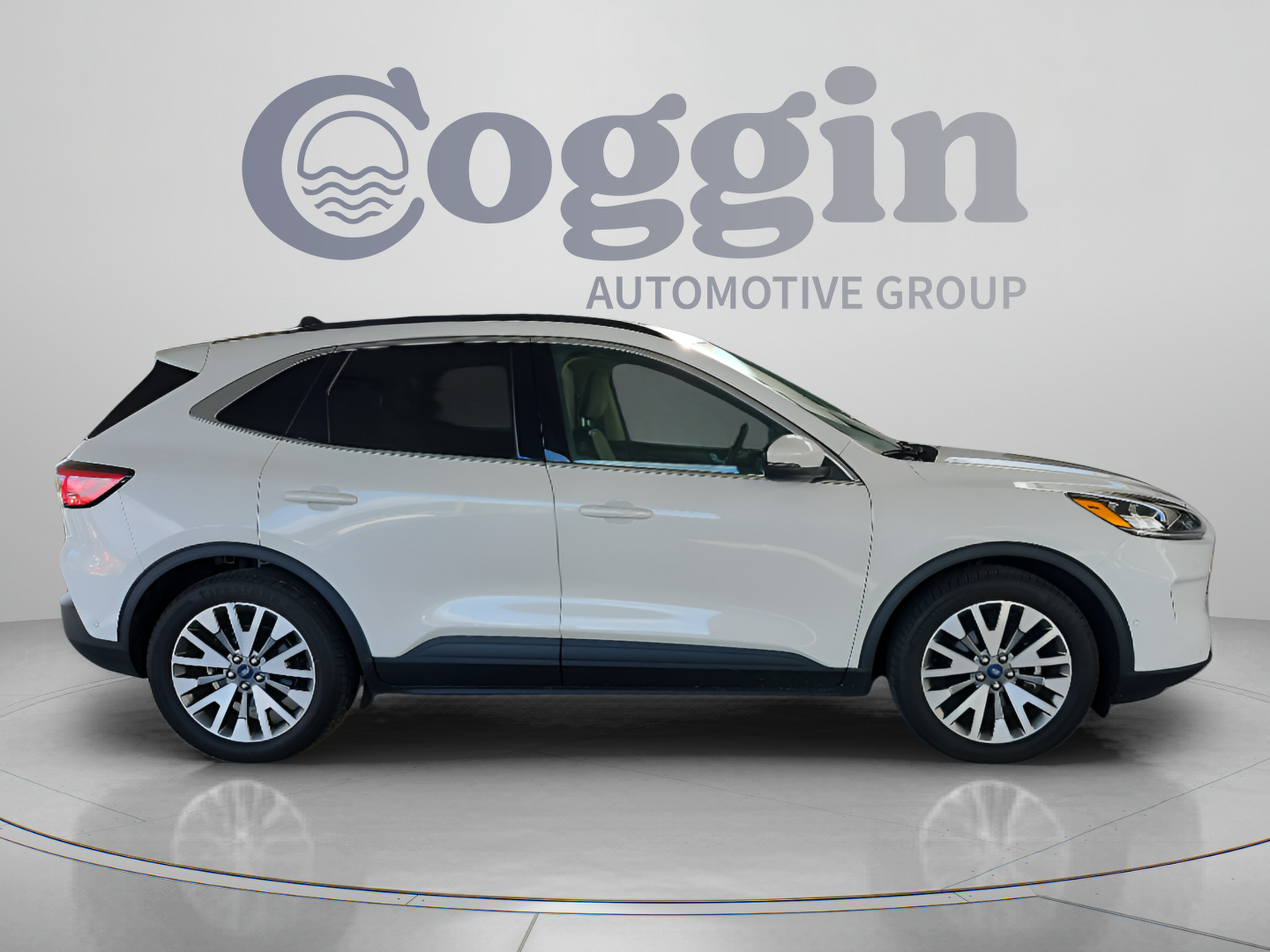 Certified 2020 Ford Escape Titanium w/ Titanium Premium Package 2.0 FWD image 5